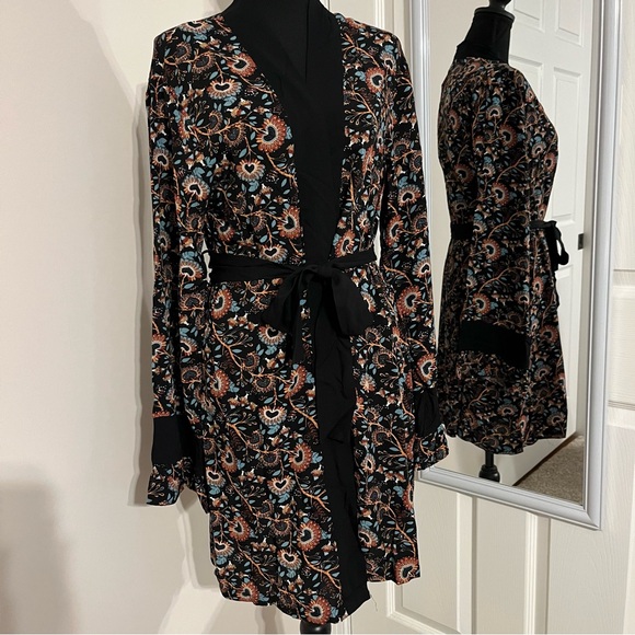 Printed rayon challis lounge robe with ruffle bell sleeves Women's Size M/L - Picture 1 of 7